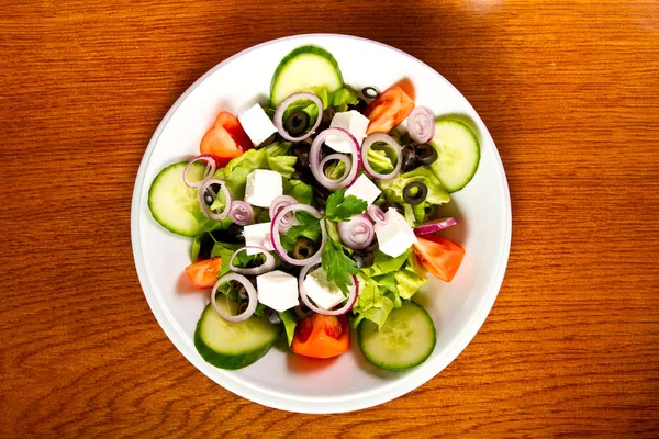 Salada grega fresca em uma tigela — Fotografia de Stock