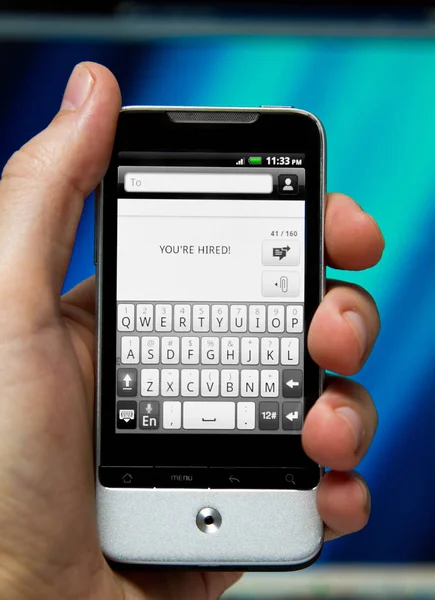 Mesaj pe ecranul unui smartphone — Fotografie, imagine de stoc