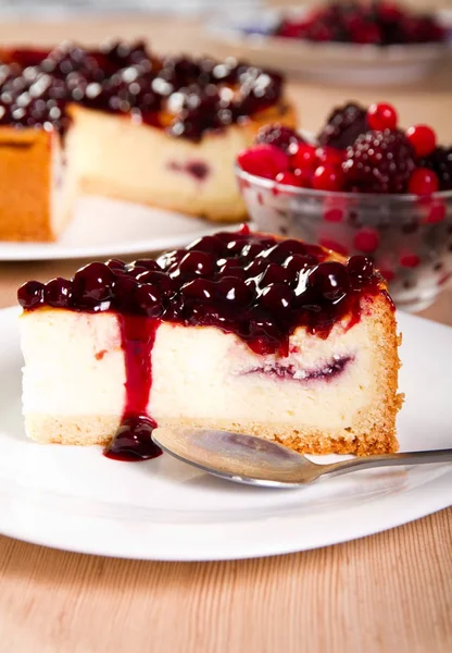 Cheese cake with cherry jam — Stock Photo, Image