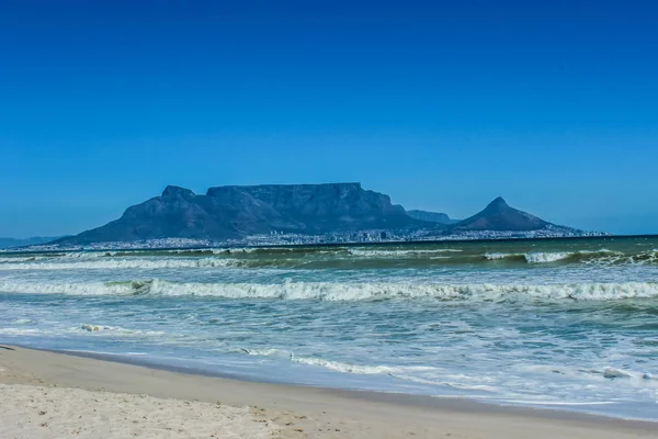 Beautiful Cape Town fotografii, která zachycuje Stolové hory a Atlantik oc — Stock fotografie