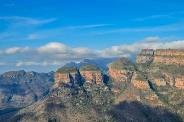 Blyde řeka kaňon a tři rondawel v panorama trase v Mpumalanga — Stock fotografie
