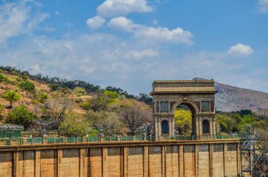 Hartbeespoort Barajı Arch de zafer giriş Crest gates mönü ile