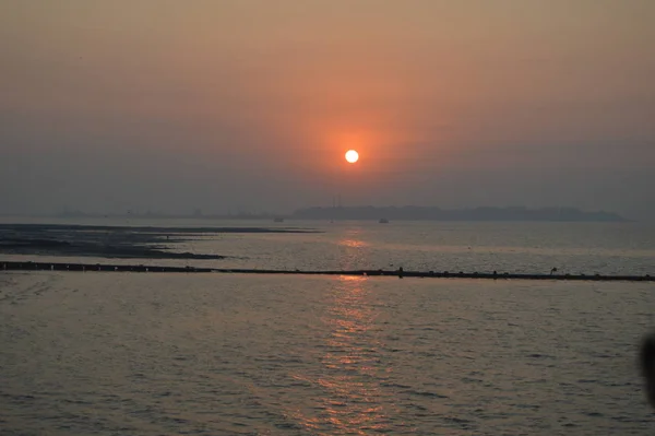 Sonnenuntergang am Indischen Ozean und Arabischen Meer in der Abenddämmerung — Stockfoto