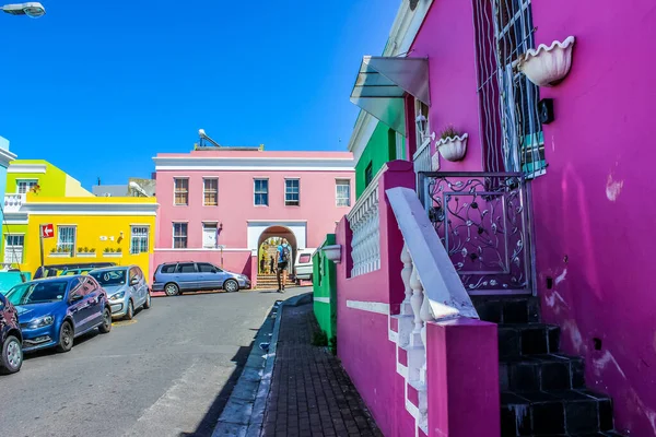 Coloridas calles de Bo-Kaap una colonia de cabo malayo en Ciudad del Cabo Sou —  Fotos de Stock