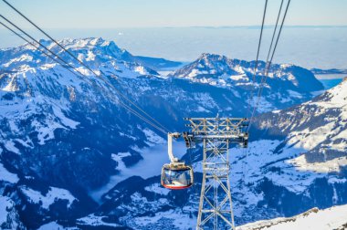 Engelberg yakınlarındaki İsviçre'de Titlis Dağı veya Dağı