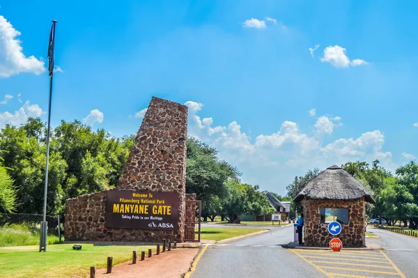 Parque Nacional Pilanesberg Puerta de entrada de Manyane a la gran reserva de caza de cinco en la provincia del noroeste de Sudáfrica —  Fotos de Stock