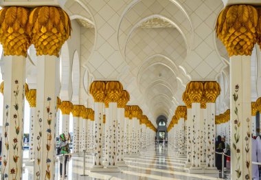Abu Dhabi Birleşik Arap Emirlikleri'en büyük ve muhteşem Sheikh Zayed Camisi
