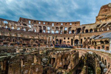 Roma Kolezyumu 'nun sanatsal kalıntıları Roma' da antik bir gladyatör Amfitiyatrosu İtalya Avrupa 'da