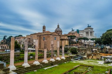 Roma 'daki antik ve eski Roma Forumunun kalıntıları İtalya Avrupa