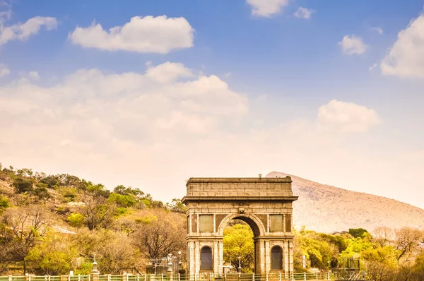 Hartbeespoort Presa Arco Entrada Con Las Puertas Cresta Monumento Presa — Foto de Stock