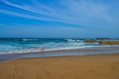 Thompsons Körfezi plajı, Picturesque kumlu plajı Shaka Kayası 'nda gelgit havuzlu bir koy, yunus sahili Durban kuzey KZN Güney Afrika