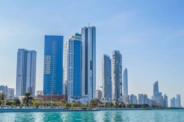 Paisaje Urbano Abu Dhabi Durante Día Emiratos Árabes Unidos —  Fotos de Stock