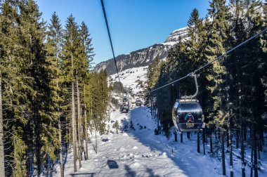 İsviçre 'de Engelberg yakınlarındaki Titlis Dağı' nda kar ve kış mevsimi