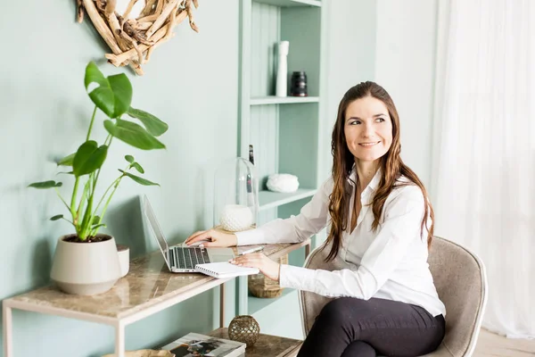 Woman working at a computer, freelancer or Manager, self-employed, business — ストック写真