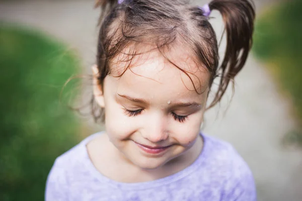 Portrait Little Girl Rain Wet Hair Walking Her Mother Summer — Stock Photo, Image