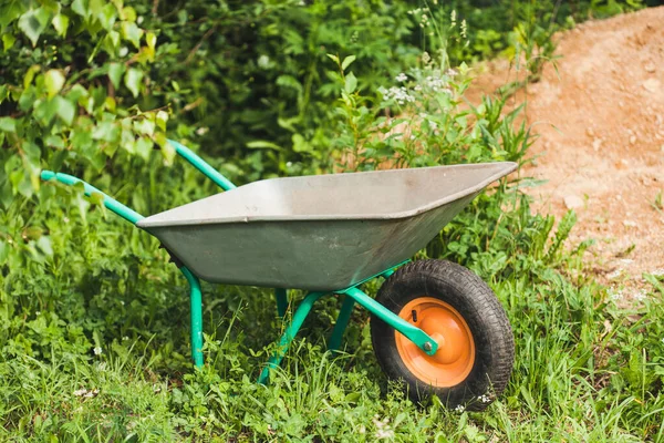 Wheelbarrow Trolley Transporting Land Material Grass Other Things Garden Gardening — Stock Photo, Image