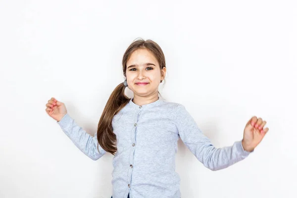 Kind Meisje Verschillende Emoties Witte Achtergrond Isoleren Portret Lachen Angst — Stockfoto