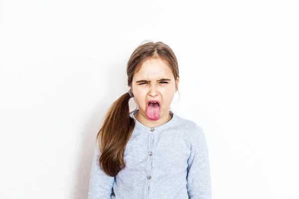 Enfant Fille Émotions Différentes Fond Blanc Isoler Portrait Rire Peur — Photo