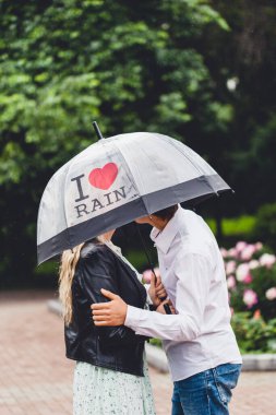 Kızlarla ve erkeklerle çık, yağmur, şemsiye, romantizm, şemsiyeye yazı - Yağmuru seviyorum, ilişkiler, sarılmalar, öpücükler, vaatler