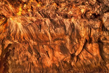 Grotte de Chorange, Franc 'ın güneyinde benzersiz sivri uçlu sarkıtlar.
