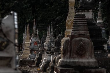 Pagodas, Çedi olarak adlandırılır Tha üyelerinin külleri içerir