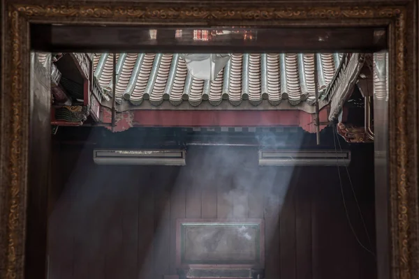 Dentro do Templo do Dragão Kammalawat (Wat Lengnoeiyi), Wat Leng N — Fotografia de Stock