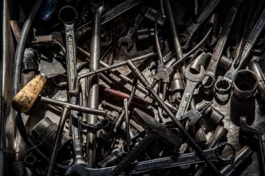 Kullanılmış ve ihtiyaç fazlası araba motorları ve diğer araba parçaları kullanılmış ve sürplu