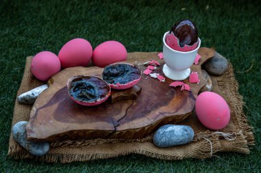 Pembe yüzyıllık yumurtalar (Pidan Eggs) ayrıca korunmuş yumurta olarak da bilinir.