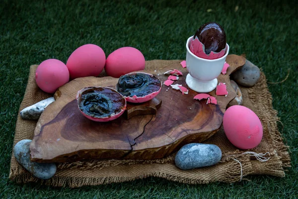 粉红世纪的蛋（Pidan Eggs）也被称为保存蛋，饥饿 — 图库照片