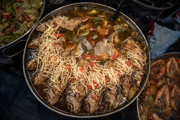 Zilveren vis met zure augurken mosterd en gember met Chinese st — Stockfoto