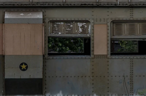 Vintage järnväg container fönster utan rostig och gammal färg på — Stockfoto