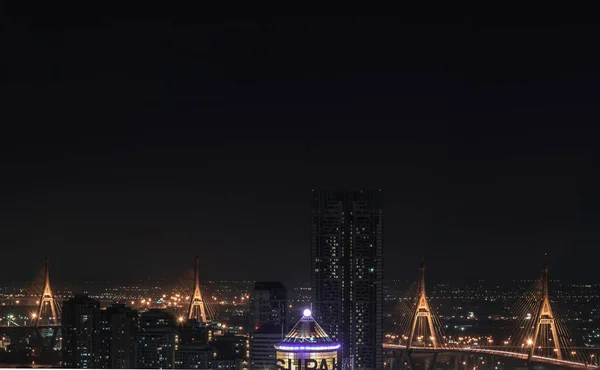 Bangkok cityscape. Bangkok downtown at night view in the busines — Stock Photo, Image