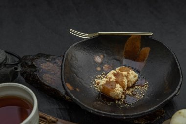 Japon geleneksel abur cuburu: Warabi mochi çeşitliliği ile çay tr