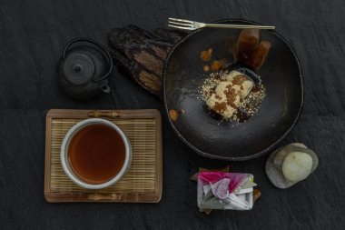 Japon geleneksel abur cuburu: Warabi mochi çeşitliliği ile çay tr
