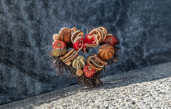 情人节：水果制成的心脏是爱情的象征 — 图库照片