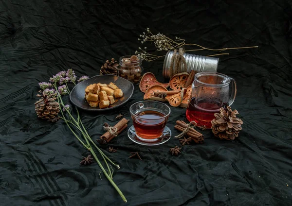 Forró bael gyümölcs tea kéreg bael gyümölcs és ropogós vaj toa — Stock Fotó