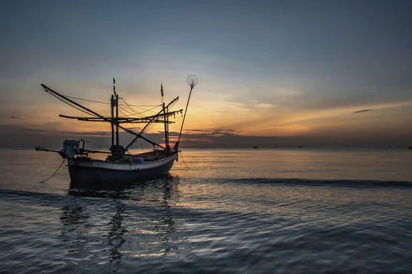 Barco Pesca Tailandés Utilizado Como Vehículo Para Encontrar Peces Crepúsculo —  Fotos de Stock