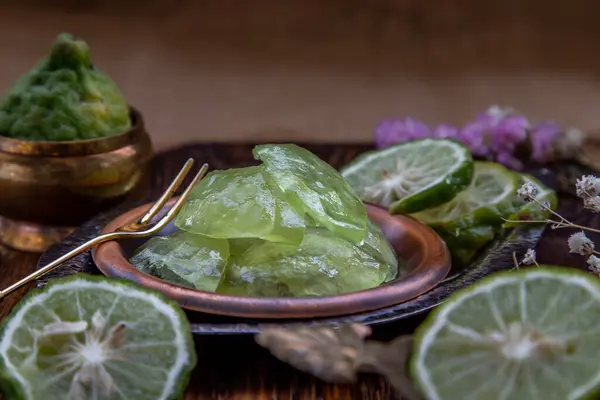 Postre Tradicional Tailandés Llama Lima Kaffir Confitada Sobre Fondo Madera — Foto de Stock