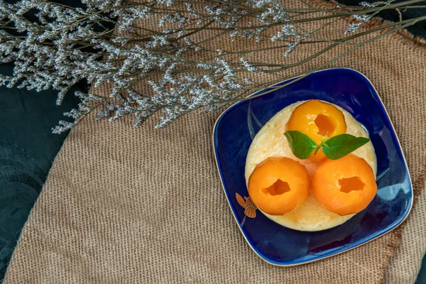 Традиционный Французский Сладкий Десерт Майомгидхидский Пирог Красивом Фоне Один Кусочек — стоковое фото