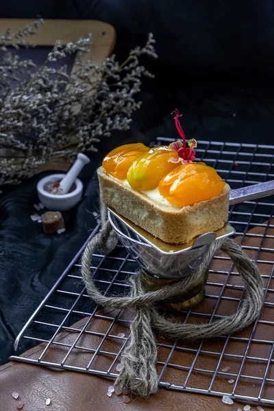 Традиционный Французский Сладкий Десерт Майомгидхидский Пирог Красивом Фоне Один Кусок — стоковое фото