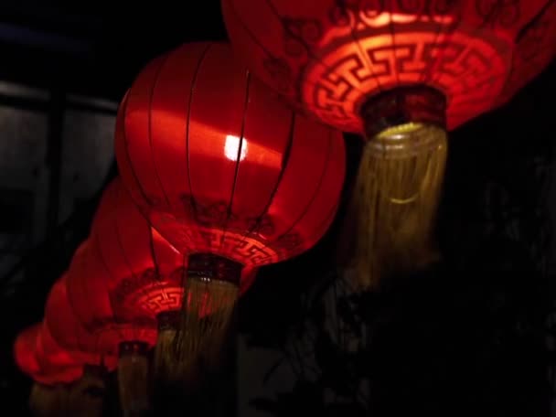 Lanterna Chinesa Lâmpada Fundo Escuro Interior Asiático Decorações Foco Seletivo — Vídeo de Stock