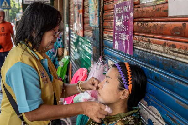 Bangkok Thailand Februari 2020 Yaowarat Straat Koopman Dienst Klant Gezicht — Stockfoto