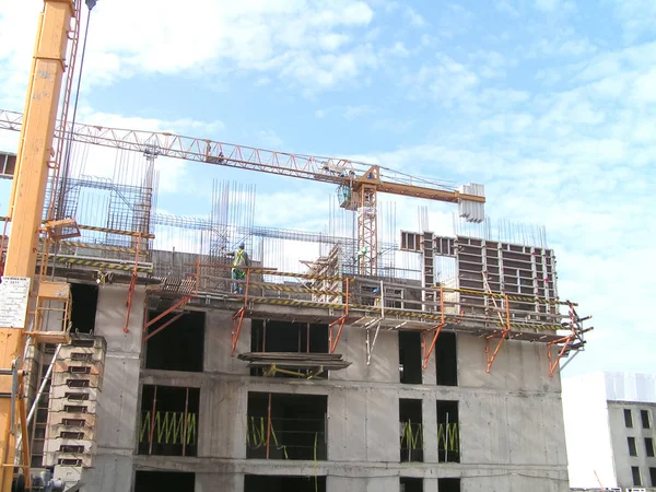 Construction. Venezuela. Tower cranes. Construction of social housing.