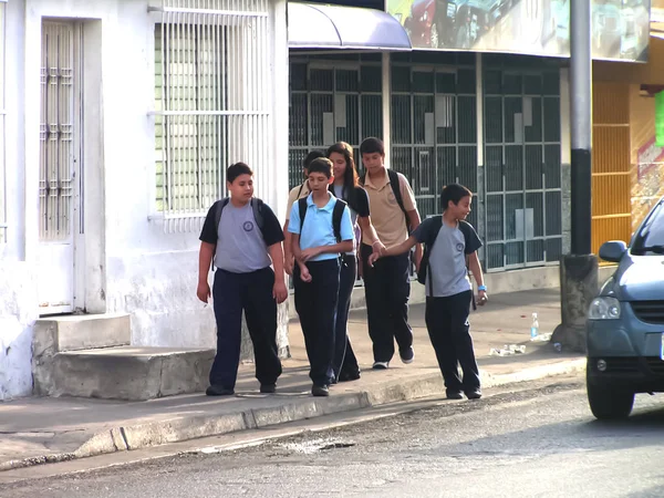 Niños Camino Escuela Sudamérica Venezuela Maracay 2011 — Foto de Stock