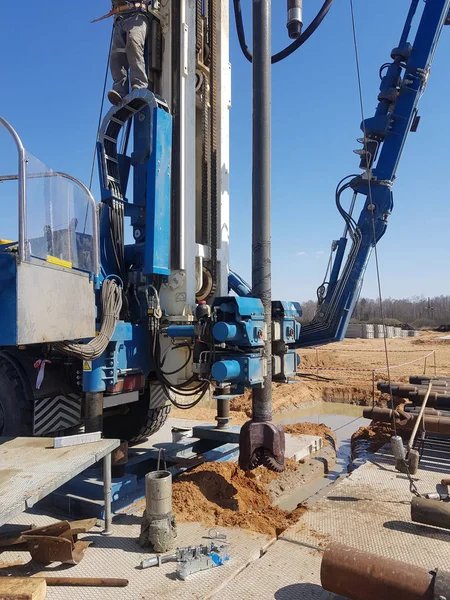 Sondaj kulesi. Derin kuyular kazıyoruz. Coring. Endüstri. Mineral keşfi.
