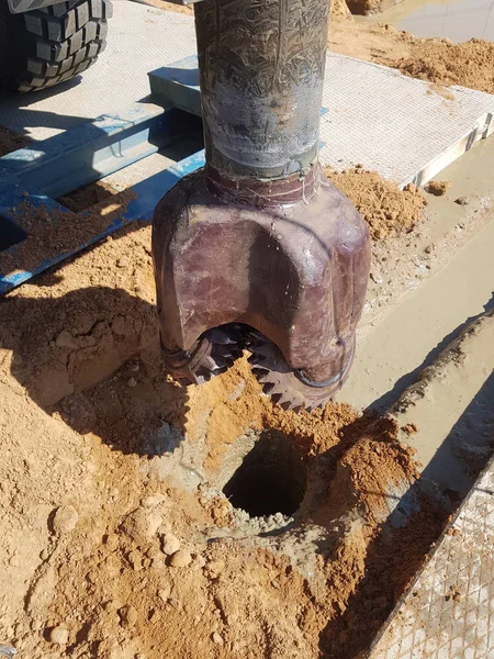 Sondaj kulesi. Derin kuyular kazıyoruz. Coring. Endüstri. Mineral keşfi.