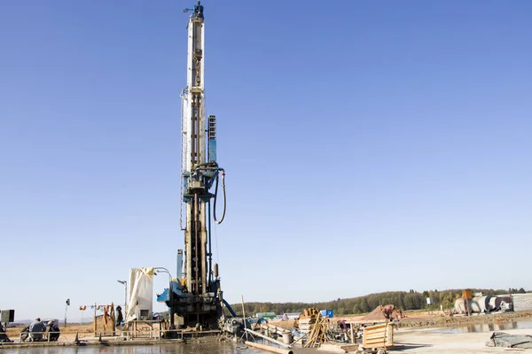 Drilling rig. Drilling deep wells. Coring. Industry. Mineral exploration.