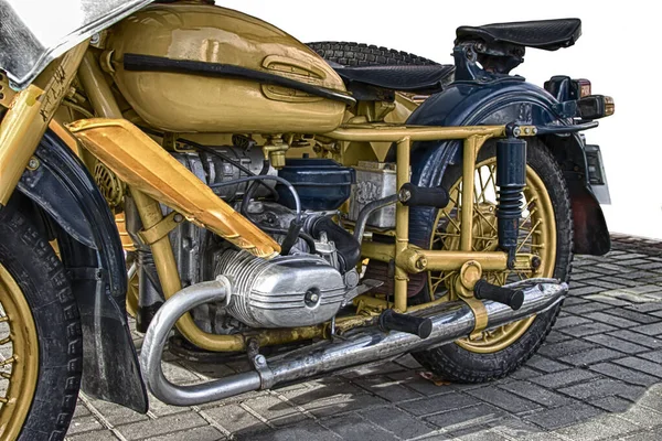 Stará žlutá motorka s postranním vozíkem. Starověký model. — Stock fotografie