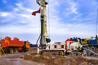 Sondaj kulesi. Derin kuyular kazıyoruz. Endüstriyel Mineral Keşfi. Beyaz Rusya. Salihorsk 2020