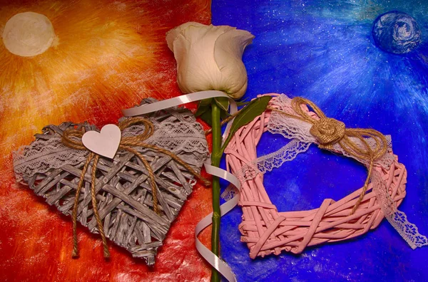 Valentin-napi kártya. Romantikus szív és rózsa. Az emberek közötti kapcsolat. Háttér a stílus nappal és éjszaka. A romantika fogalma. — Stock Fotó